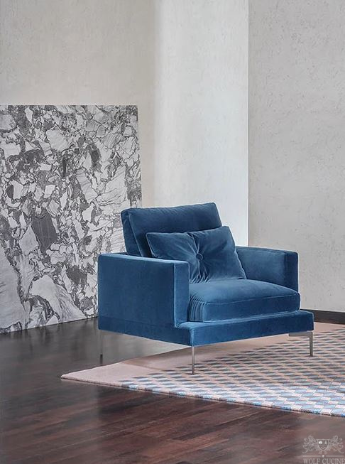 Итальянское кресло Saba Essentiel armchair