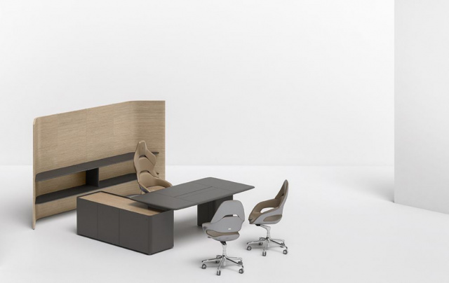 Итальянский письменный стол Trust Regular Desk от Poltrona Frau