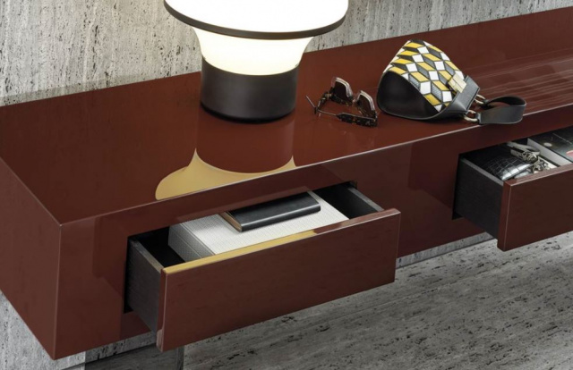 Итальянская консоль Solid "Console" от Minotti